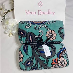 Brand NWT Vera Bradley Throw Blanket